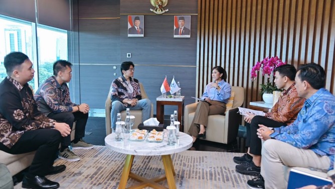 Menkomdigi Meutya Hafid saat menerima audiensi startup Gambit Hunter dan Ambisius Lab di Kantor Kementerian Komdigi, Jakarta Pusat, Jumat (10/04/2026). Foto: Ahmad Tri Hawaari/Komdigi