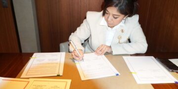 Menkomdigi Meutya Hafid menandatangani dokumen Memorandum Saling Pengertian antara Kementerian Komunikasi dan Digital dan Kementerian Sains dan Teknologi Informasi dan Komunikasi Republik Korea di Seoul, Republik Korea, Rabu (01/04/2026).