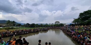 Ngagogo Lauk di Sumedang.(Foto: Humas Pemkab Sumedang)