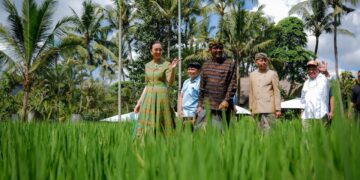 Menteri Pariwisata Widiyanti Putri Wardhana meninjau Bali Spirit Festival 2026 di Puri Padi & Yoga Barn, Ubud, Gianyar, Bali, Minggu (19/4/2026).(Foto: Kemenpar)