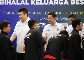 Wamenpora RI, Taufik Hidayat, menghadiri acara pelepasan Tim Piala Thomas dan Uber 2026 yang dirangkaikan dengan kegiatan halal bihalal keluarga besar Pelatnas PBSI di Cipayung, Jakarta Timur, Selasa (15/4).(foto:raiky/kemenpora.go.id)