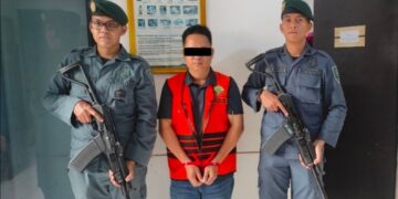 WNA tersangka penyelundupan sisik trenggiling.(Foto: Dok. Gakkum Kemenhut)