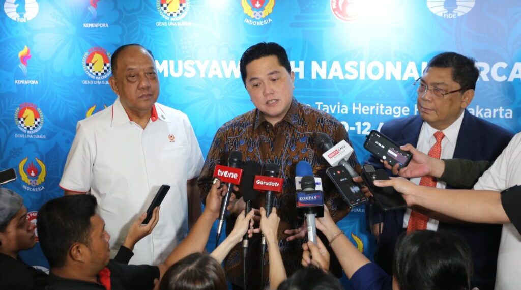 Ketum KONI Marciano Norman (kiri), Menpora Erick Thohir (tengah) dan Ketum PB Percasi 2022-2026 Utut Adianto.(Foto: Humas KONI Pusat)