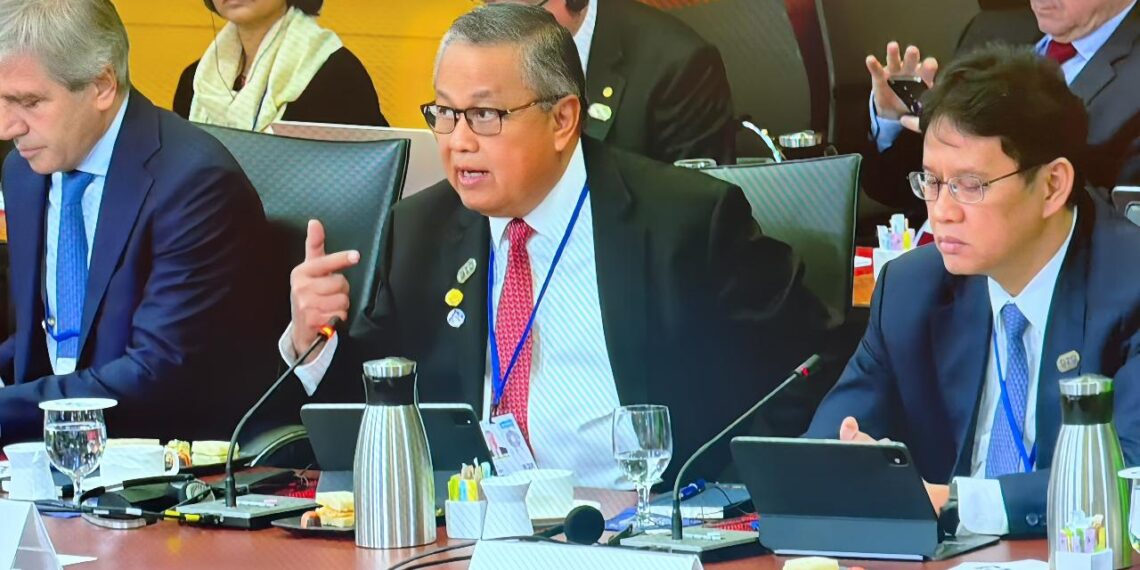 Gubernur Bank Indonesia, Perry Warjiyo (tengah) dan Menteri Keuangan Purbaya Yudhi Sadewa (kanan).(Foto: Humas Bank Indonesia)