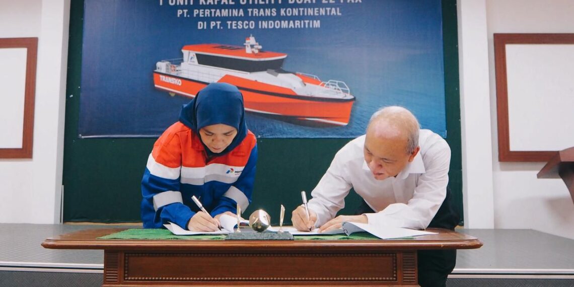 Keel Laying PT Pertamina Trans Kontinental (PTK) dan PT Tesco Indomaritim untuk pengadaan kapal Utility Boat 22 Pax bersama PT Tesco Indomaritim.(Foto: pertamina.com)