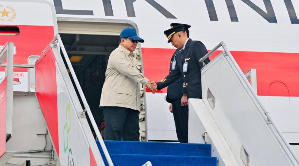 Presiden Republik Indonesia Prabowo Subianto tiba di Pangkalan TNI AU Halim Perdanakusuma, Jakarta, pada Rabu, 15 April 2026, sekitar pukul 13.55 WIB.