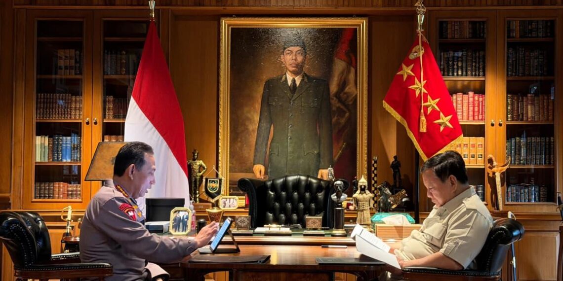 Presiden Prabowo Subianto dan Kepala Kepolisian Negara Republik Indonesia (Kapolri) Jenderal Pol. Listyo Sigit Prabowo di kediaman pribadi Prabowo di Hambalang, Kabupaten Bogor, Jawa Barat, pada Jumat (24/04/2026).(Foto: Setneg)