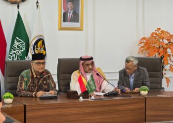 Menteri Haji dan Umrah Republik Indonesia, Moch. Irfan Yusuf (kiri) dan Dubes Arab Saudi Faisal Abdullah Almudi.(Foto: Dok. Kemenhaj)