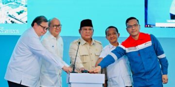 Presiden Prabowo Subianto melakukan groundbreaking Proyek Hilirisasi Nasional Tahap II di Refinery Unit IV Cilacap, Jawa Tengah, pada Rabu (29/04/2026).(Foto: Setneg)