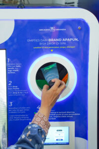 ParagonCorp, bersama Dinas Lingkungan Hidup (DLH) Pemprov DKI Jakarta dan Transjakarta meresmikan Paragon Empties Station (PES) di Halte Cakra Selaras Wahana (CSW), Jakarta Selatan. (Foto: Istimewa)