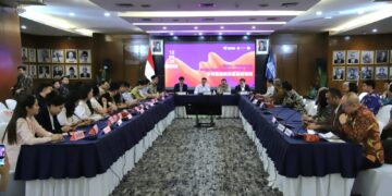 Kementerian Perdagangan menyelenggarakan China-Indonesia Bird’s Nest Trade Summit pada Senin, (13/4) di Kemendag, Jakarta. Forum diikuti 20 pelaku usaha nasional dan menghadirkan asosiasi buyer sarang burung walet dari Tiongkok.(Foto: Dok. Kemendag)