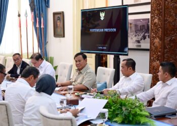 Presiden Prabowo Subianto memimpin rapat terbatas (ratas) bersama sejumlah menteri Kabinet Merah Putih di Istana Merdeka, Jakarta, pada Selasa (07/04/2026).(Foto: Setneg)