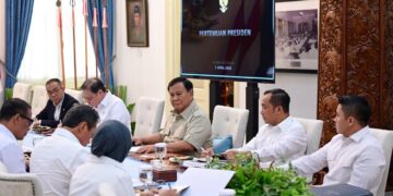 Presiden Prabowo Subianto memimpin rapat terbatas (ratas) bersama sejumlah menteri Kabinet Merah Putih di Istana Merdeka, Jakarta, pada Selasa (07/04/2026).(Foto: Setneg)