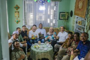 Wali Kota Bogor, Dedie A. Rachim, mengunjungi Rumah Nomor 1 Gang Slot, Jalan Polisi, Kelurahan Paledang, Kecamatan Bogor Tengah, yang disebut sebagai rumah yang pernah ditinggali Margonda, (26/4/2026).(Foto: Humas Pemkot Bogor)