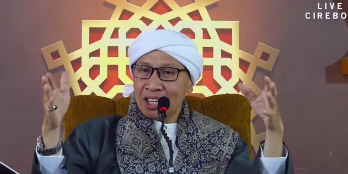 Buya Yahya menanggapi kasus SAM.(Image: YouTube: Al Bahjah)
