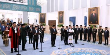 Hakim Konstitusi & Ombudsman Disumpah, Disaksikan Presiden Prabowo