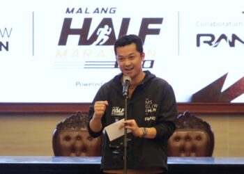 Wamenpora RI, Taufik Hidayat, menghadiri kegiatan Carbo Loading: Malang Half Marathon pada Sabtu sore (25/4).(foto:raiky/kemenpora.go.id)