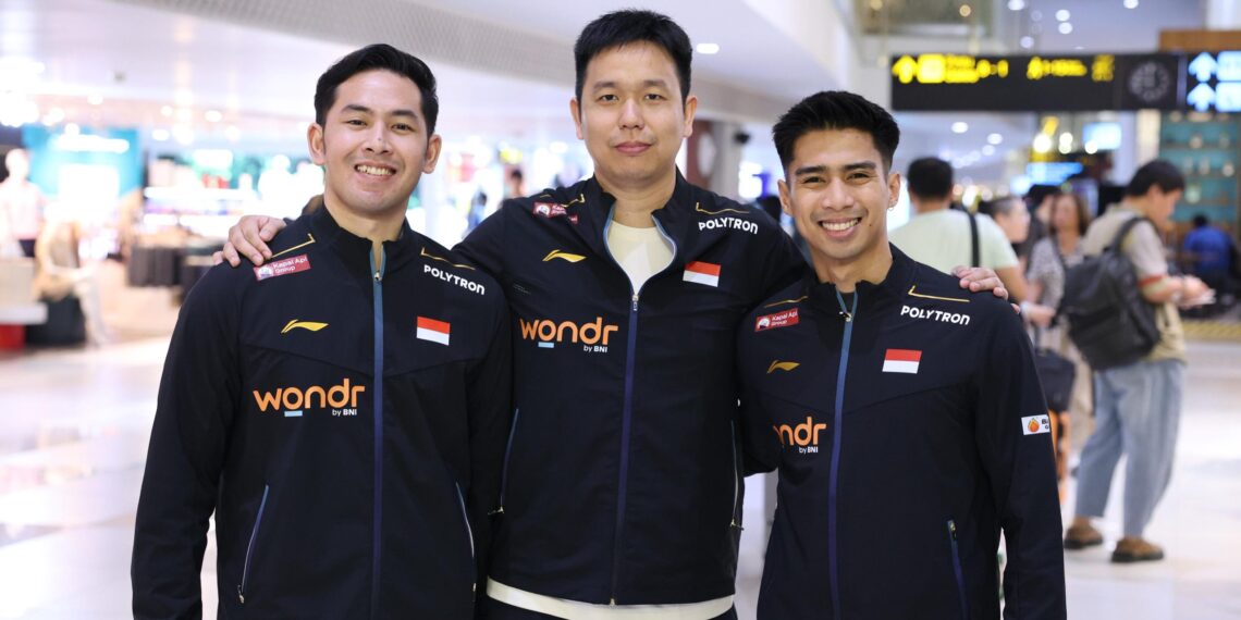 Hendra Setiawan (tengah) bersama pasangan ganda putra Indonesia, Sabar Karyaman Gutama (kakan) dan Moh Reza Pahlevi Isfahani.(Foto: Humas PBSI)