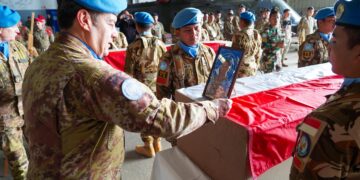 Pasukan Sementara Perserikatan Bangsa-Bangsa di Lebanon (UNIFIL) menggelar upacara penghormatan untuk mengenang tiga penjaga perdamaian asal Indonesia yang gugur saat menjalankan tugas, yakni Mayor Zulmi Aditya Iskandar, Sersan Satu Muhammad Nur Ichwan, dan Kopral Farizal Rhomadon.(Foto: Unifil)