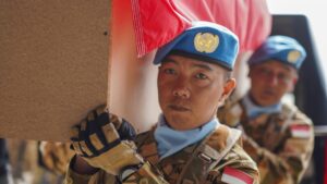 Pasukan Sementara Perserikatan Bangsa-Bangsa di Lebanon (UNIFIL) menggelar upacara penghormatan untuk mengenang tiga penjaga perdamaian asal Indonesia yang gugur saat menjalankan tugas, yakni Mayor Zulmi Aditya Iskandar, Sersan Satu Muhammad Nur Ichwan, dan Kopral Farizal Rhomadon.(Foto: Unifil)