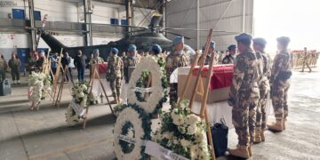 Pada 2 April 2026, telah dilaksanakan upacara pelepasan dan penghormatan jenazah ketiga personel penjaga perdamaian Indonesia tersebut di Bandara Internasional Rafic Hariri di Beirut, Lebanon. Upacara dipimpin langsung oleh Force Commander UNIFIL sebagai bentuk penghormatan terakhir atas jasa dan pengabdian mereka dalam menjaga perdamaian dunia.(Foto: Kemlu)