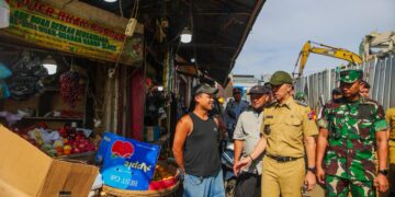 Wali Kota Bogor, Dedie A. Rachim di kawasan Surya Kencana.(Foto: Humas Pemkot Bogor)