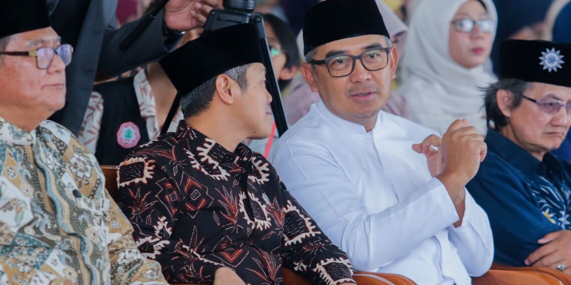 Wali Kota Bandung, Muhammad Farhan, menghadiri kegiatan Silaturahmi Ba’da Idulfitri 1447 H/2026 bersama keluarga besar Muhammadiyah di Aula Al Irfani, Komplek Perguruan Muhammadiyah, Jalan Kadipaten Raya, Antapani, Minggu 5 April 2026.(Foto: Humas Pemkot Bandung)