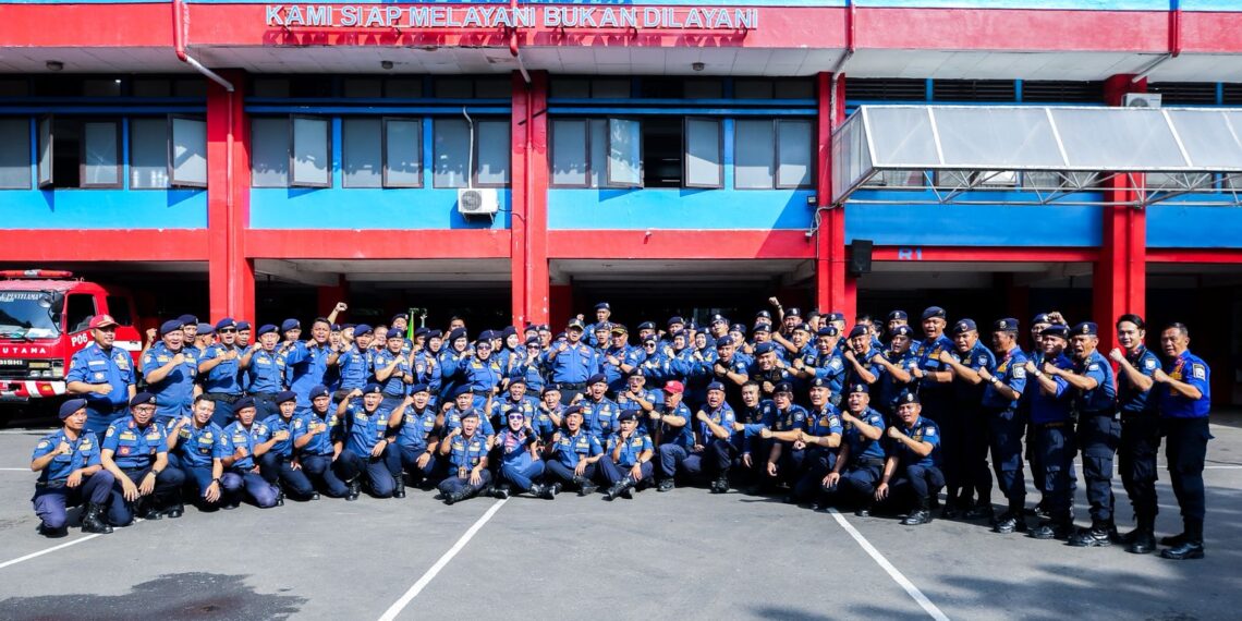 Petugas Damkar Kota Bandung.(Foto: Humas Pemkot Bandung)