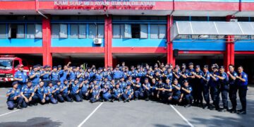 Petugas Damkar Kota Bandung.(Foto: Humas Pemkot Bandung)