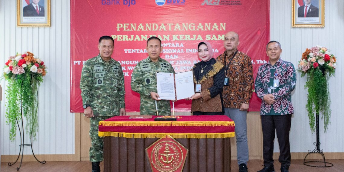 bank bjb kembali memperkuat sinergi strategis dengan Mabes TNI melalui penandatanganan perpanjangan perjanjian kerja sama layanan keuangan yang dilaksanakan di Mabes TNI, Cilangkap, Kamis (9/4/2026).(Foto: bank bjb)