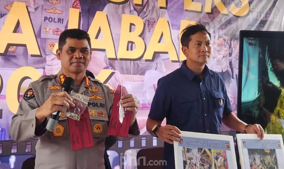 Keterangan pers Ditreskrimsus Polda Jabar terkait pengungkapan sindikat praktik tambang emas ilegal beromzet Rp.5 miliar di kawasan Bukit Pongkor, Kabupaten Bogor.(Foto:Istimewa).