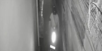 Tangkapan layar rekaman CCTV pelaku begal mahasiswi Unpad di kawasan Jatinangor, Sumedang.(Foto:Istimewa).