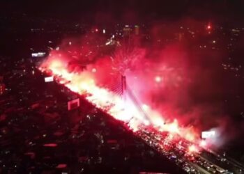 Luapan bobotoh turun ke jalan usai kemenangan Persib Bandung atas PSM Makasar, Minggu (17/05/2026) malam.(Foto:Istimewa).