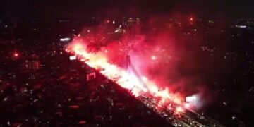 Luapan bobotoh turun ke jalan usai kemenangan Persib Bandung atas PSM Makasar, Minggu (17/05/2026) malam.(Foto:Istimewa).