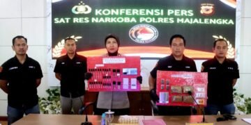 Kapolres Majalengka, AKBP Rita Suwadi, saat memberikan keterangan pers pengungkapan kasus peredaran narkoba.(Foto:Istimewa).