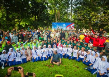 Aksi bersih-bersih Situ Gede Kota Bogor.(Foto: Humas Pemkot Bogor)