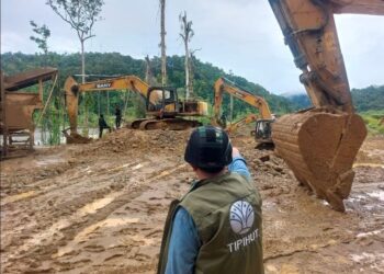 Alat berat di tambang ilegal Nabire.(Foto: Humas Kemenhut)