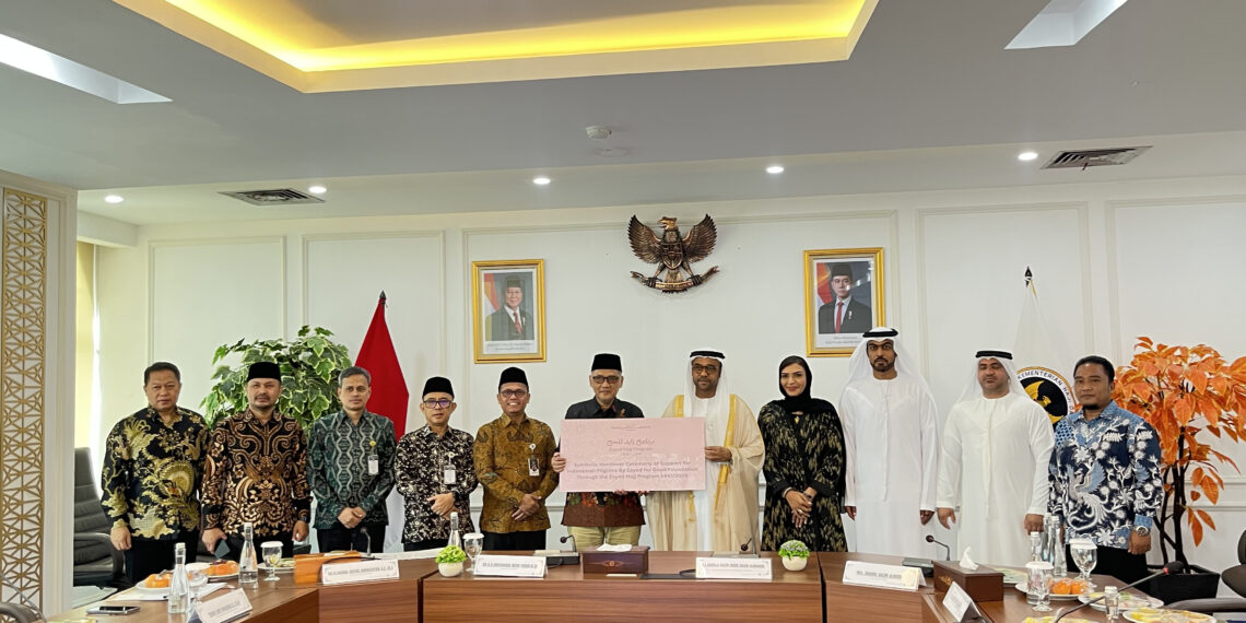 Uni Emirat Arab atau UAE melalui Zayed Foundation mengucurkan bantuan senilai US$ 190.000 atau sekitar Rp 3,3 miliar kepada jemaah haji Indonesia.(Foto: Humas Kemenhaj)