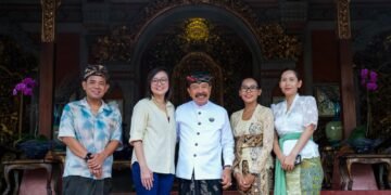 Wakil Menteri Ekonomi Kreatif/Wakil Kepala Badan Ekonomi Kreatif (Ekraf), Irene Umar bertemu Keluarga Puri Ubud di Gianyar, Bali, Sabtu 9 Mei 2025.(Foto: Humas Kemenekraf)