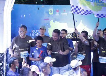 Bupati Bogor Rudy Susmanto melakukan flag off Bogorun 2026 di kawasan Sentul, Kecamatan Babakan Madang, Kabupaten Bogor, Minggu 10 Mei 2026.(Foto: Humas Pemkab Bogor)