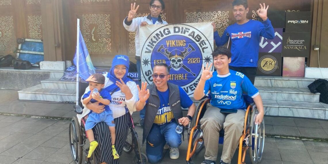 Bonita yang menyandang status difabel yang menurunkan rasa cinta Persib Bandung kepada anak-anaknya.(Foto: Humas Pemkot Bandung)
