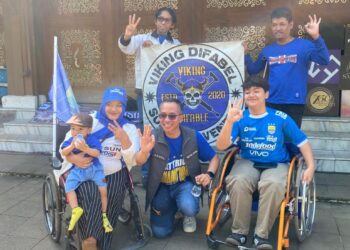 Bonita yang menyandang status difabel yang menurunkan rasa cinta Persib Bandung kepada anak-anaknya.(Foto: Humas Pemkot Bandung)
