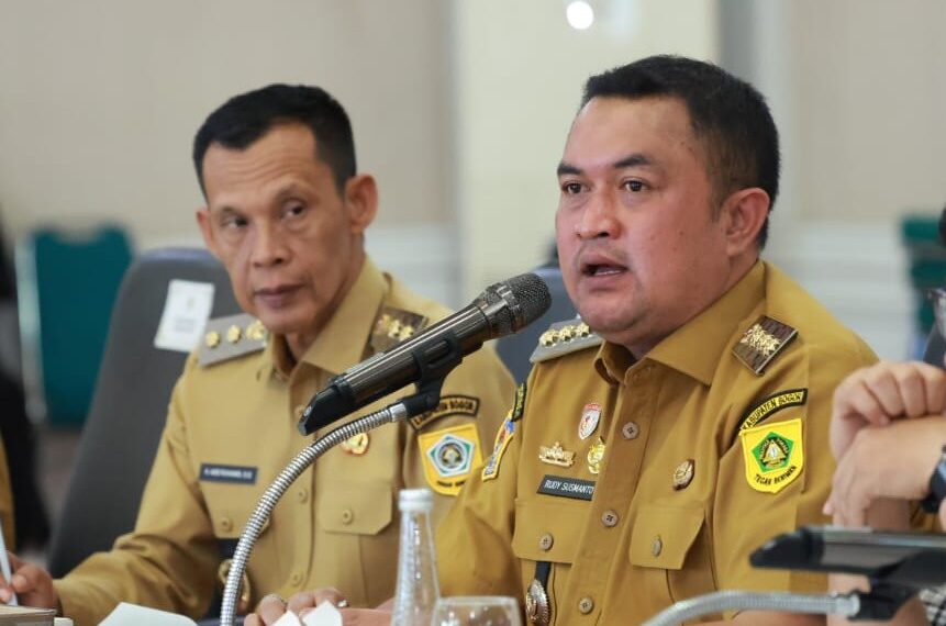 Bupati Bogor Rudy Susmanto (kanan) dan Wakil Bupati Ade Jaro.(Foto: Humas Pemkab Bogor)