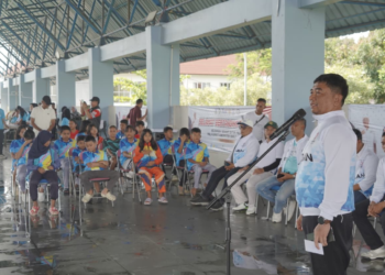 Bupati Garut, Abdusy Syakur Amin, secara resmi membuka Kejuaraan Renang antar Pelajar se-Jawa Barat Piala Bupati Garut Tahun 2026. Ajang kejuaraan olahraga air ini diselenggarakan di GOR Akuatik Talaga Bodas, Kawasan Sarana Olahraga (SOR) RAA Adiwijaya, Kabupaten Garut, Sabtu (9/5/2026).‎(Foto: Muhamad Azi Zulhakim/ Diskominfo Kab. Garut)
