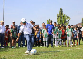 Bupati Kuningan resmi gulirkan Liga Jabar Istimewa.(Foto: Humas Pemkab Kuningan)
