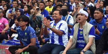 Bupati Sumedang, jajaran Pemkab dan Warga Sumedang nonton bareng Persib vs Persijap Sabtu sore 23 Mei 2026.(Foto: Humas Pemkab Sumedang)