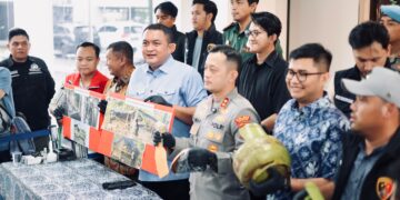 Bupati Bogor, Rudy Susmanto dan Kapolres Bogor, AKBP Wikha Ardilestanto melakukan jumpa pers pengungkapan kasus tambang ilegal dan penyimpangan BBM subsidi.(Foto: Humas Pemkab Bogor)