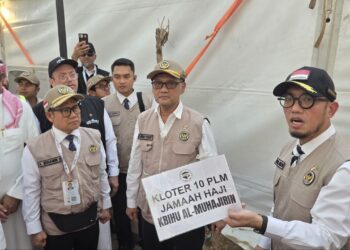 Menteri Haji dan Umrah RI Mochamad Irfan Yusuf dan Wakilnya Dahnil Anzar Simanjuntak meninjau langsung ke tenda-tenda jemaah Indonesia di Arafah, Kamis (21/5/2026) waktu setempat.(Foto: Humas Kemenhaj)