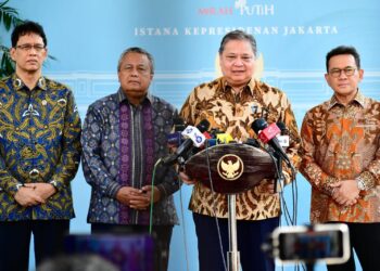 Menteri Koordinator Bidang Perekonomian, Airlangga Hartarto, menyampaikan keterangannya usai bertemu Presiden Prabowo di Istanda Negara Kamis 21 Mei 2026.(Foto: Setneg)