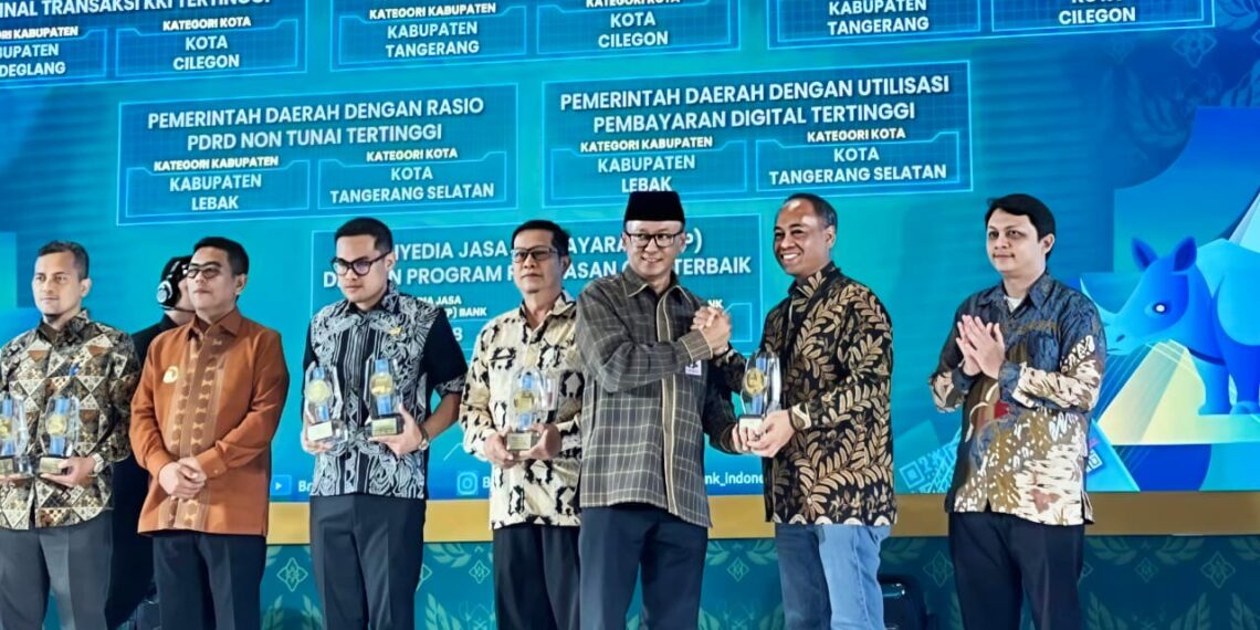 bank bjb menerima penghargaan Digiwara.(Foto: Istimewa)